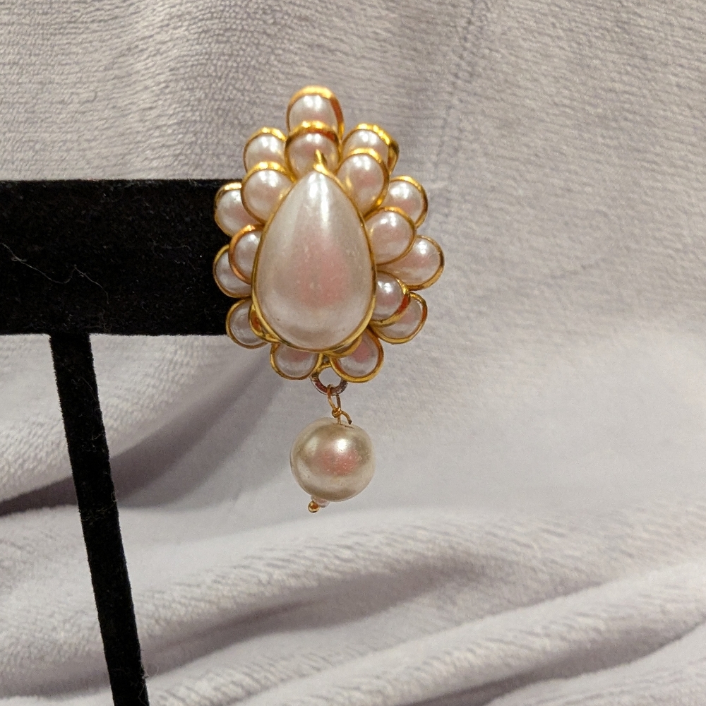 Vintage Faux Pearl and Gold Tone Pierced Earrings - Picture 3 of 4